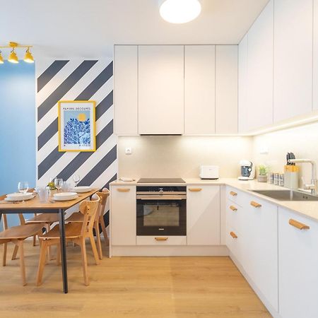 Yellow Apartment - Balcony, Free Parking, By Gravity Prag Exteriör bild