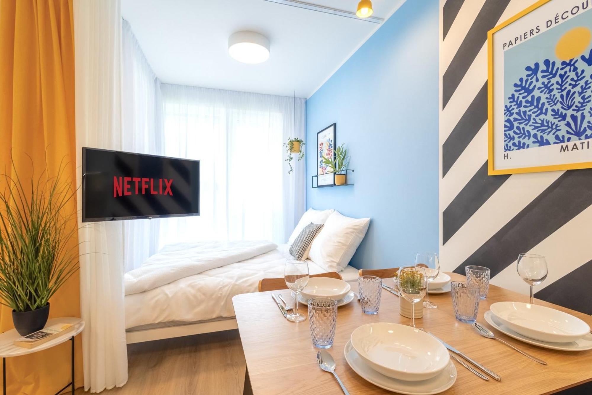 Yellow Apartment - Balcony, Free Parking, By Gravity Prag Exteriör bild