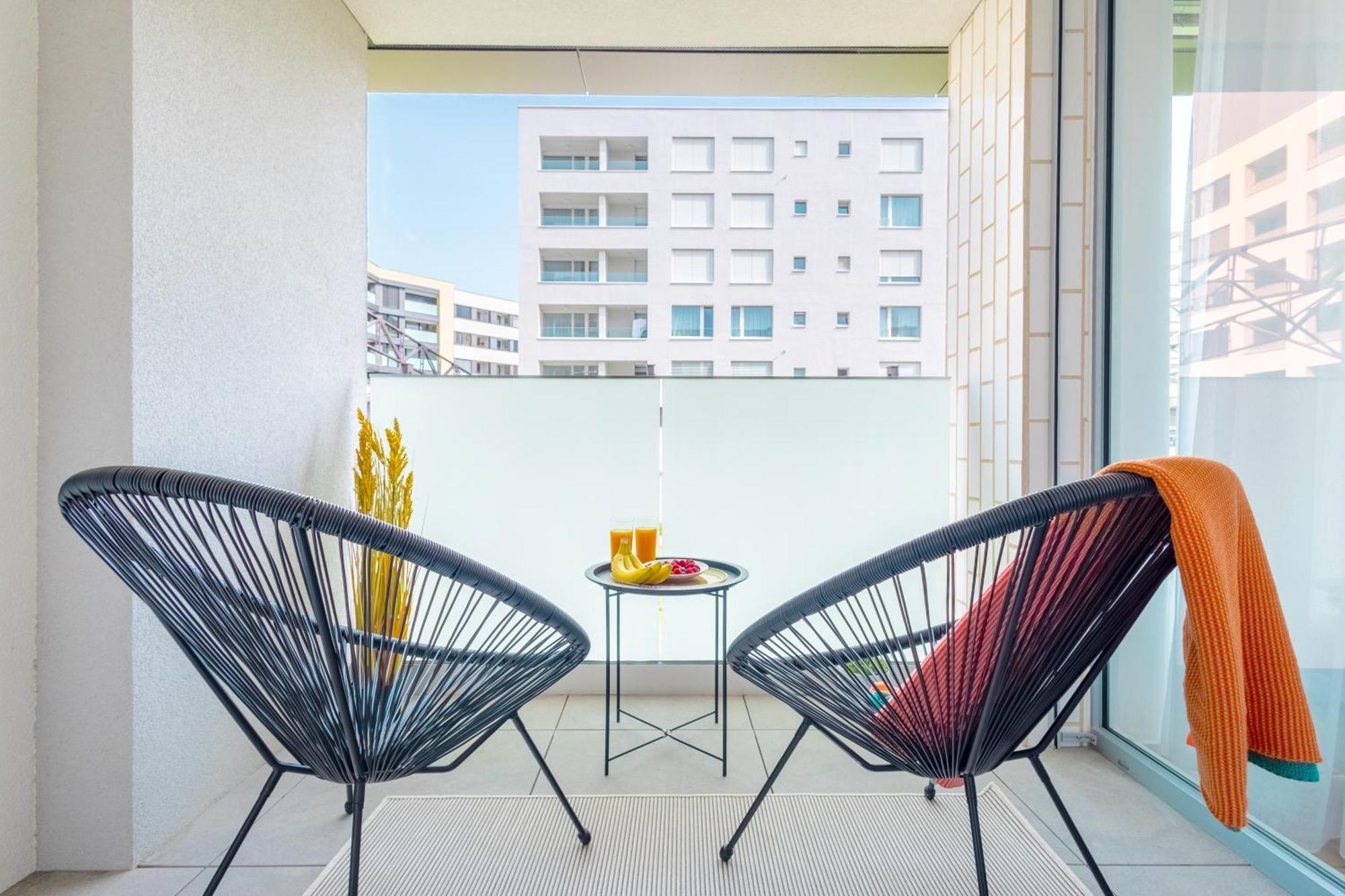 Yellow Apartment - Balcony, Free Parking, By Gravity Prag Exteriör bild