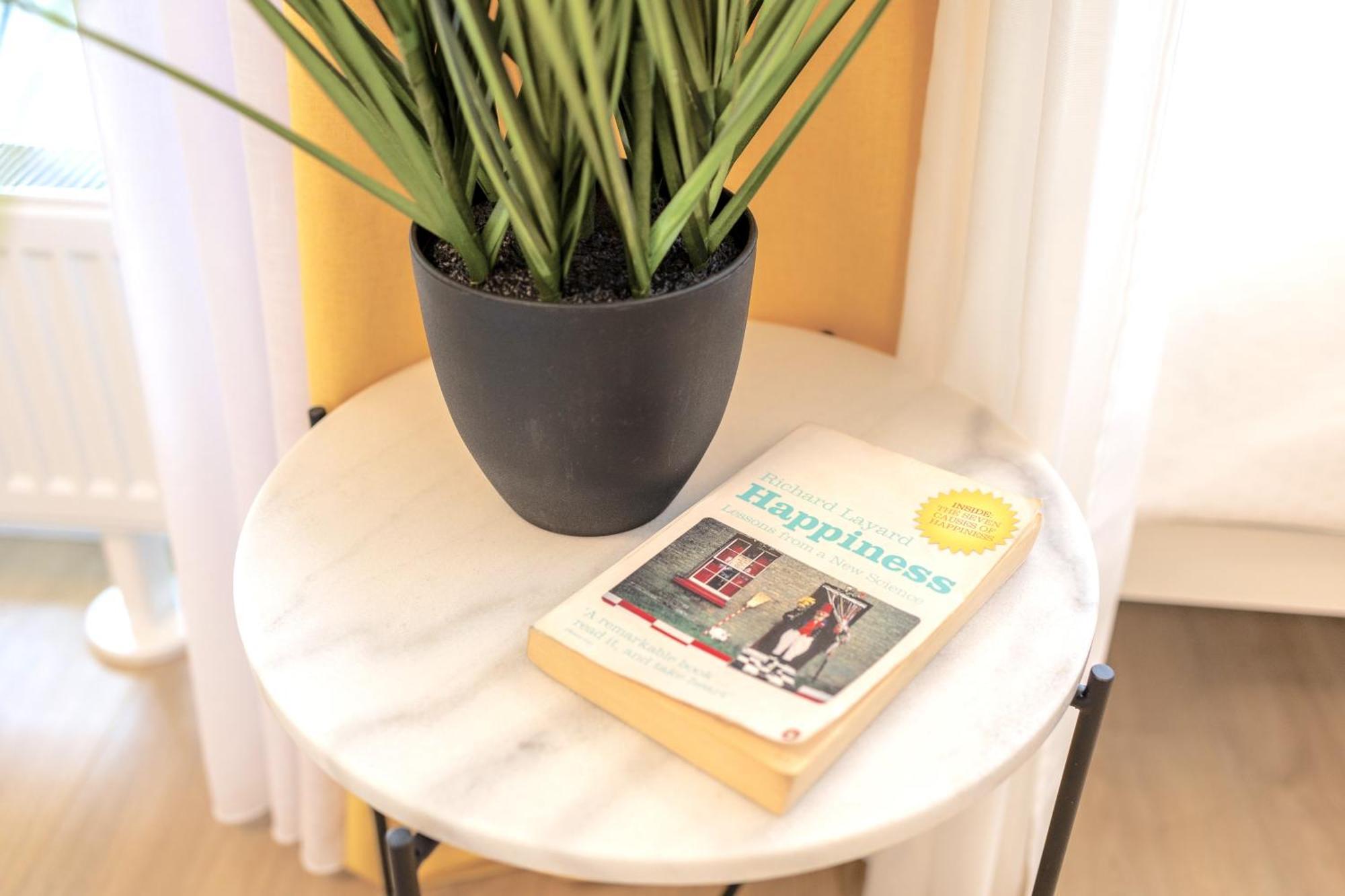 Yellow Apartment - Balcony, Free Parking, By Gravity Prag Exteriör bild