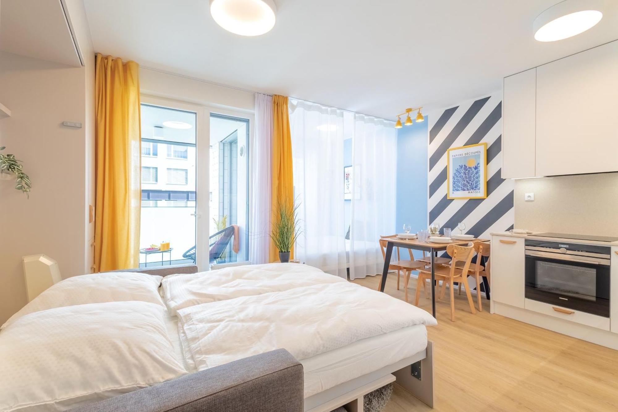 Yellow Apartment - Balcony, Free Parking, By Gravity Prag Exteriör bild