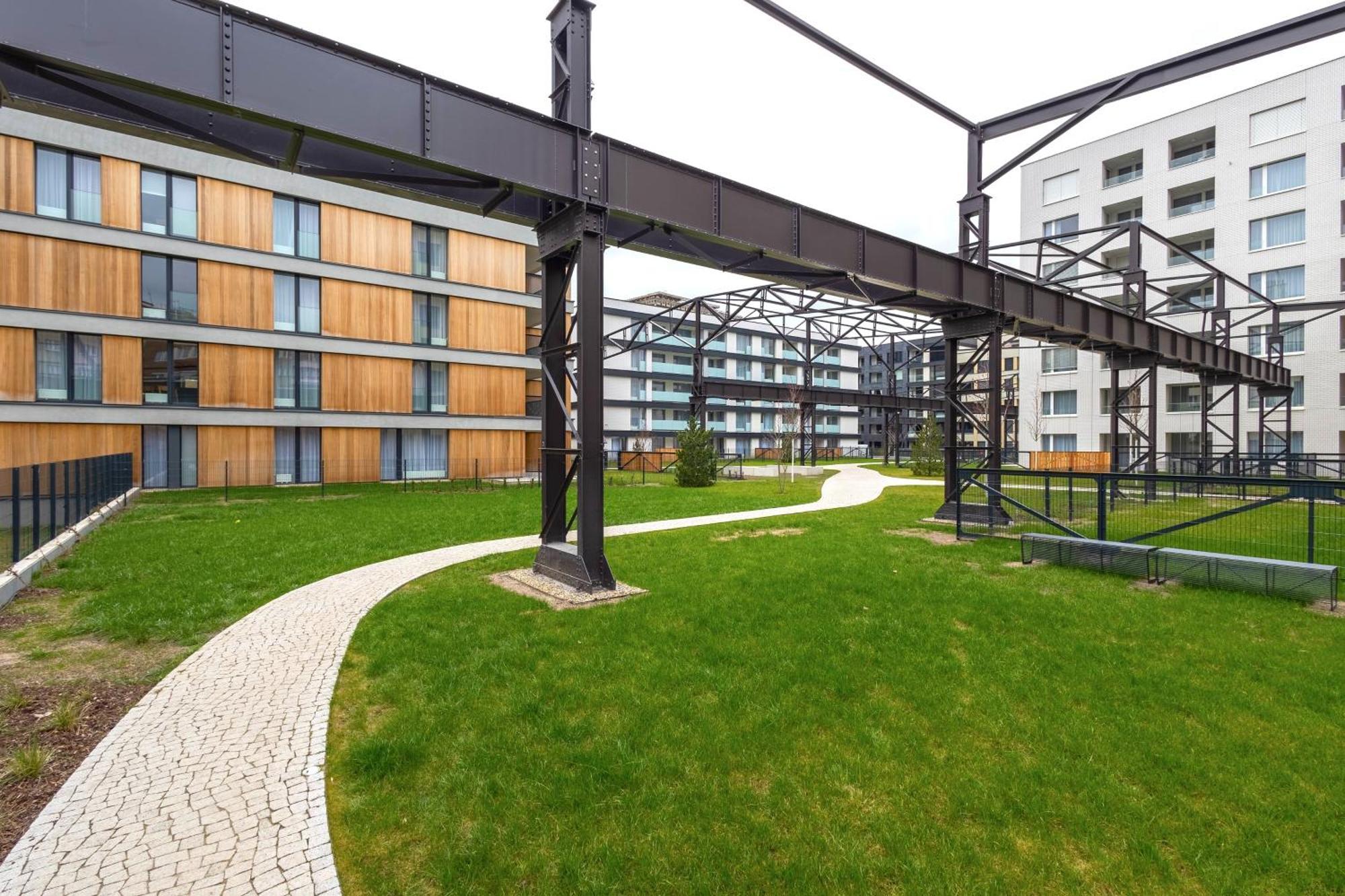 Yellow Apartment - Balcony, Free Parking, By Gravity Prag Exteriör bild