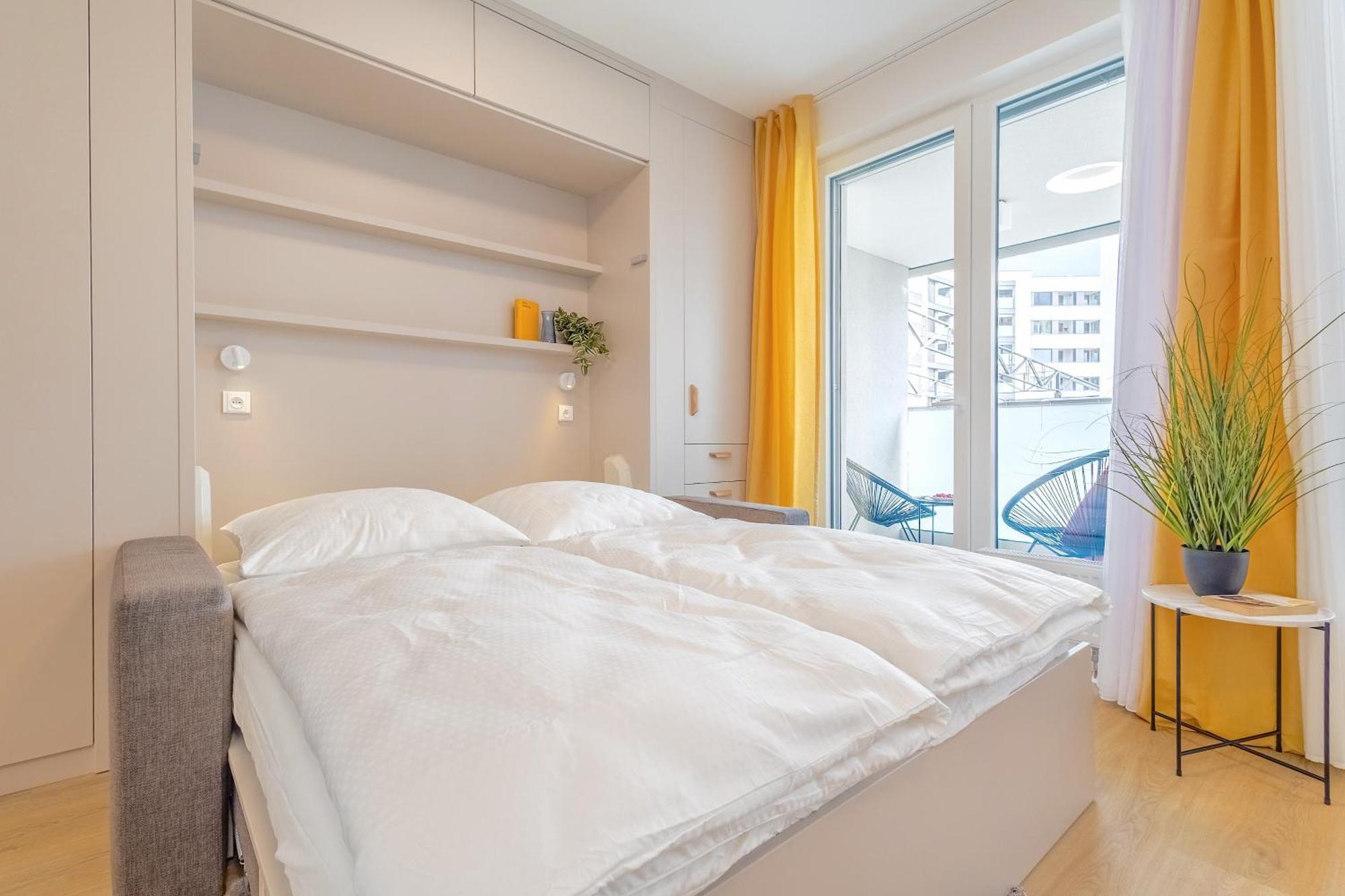 Yellow Apartment - Balcony, Free Parking, By Gravity Prag Exteriör bild