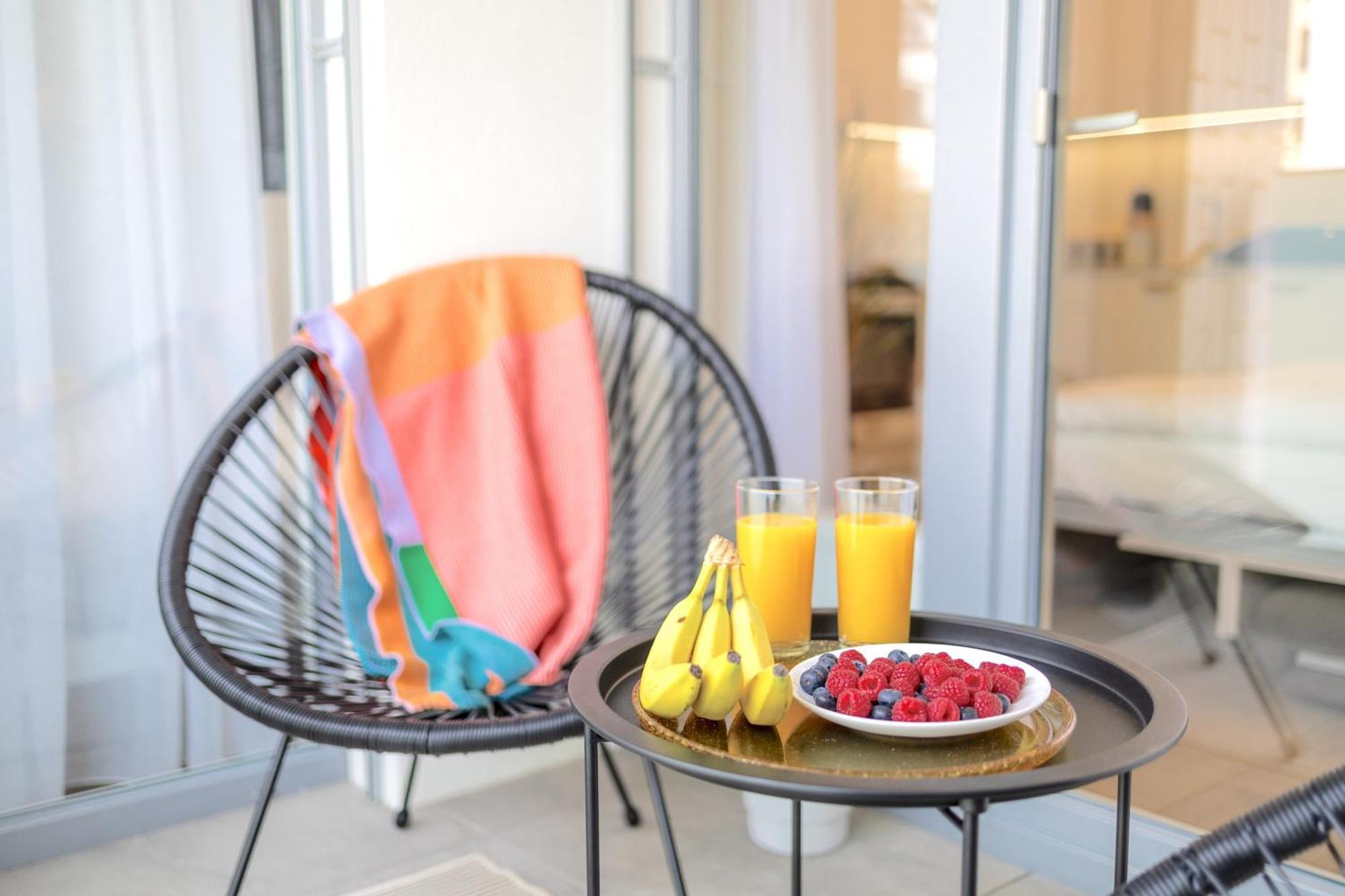 Yellow Apartment - Balcony, Free Parking, By Gravity Prag Exteriör bild