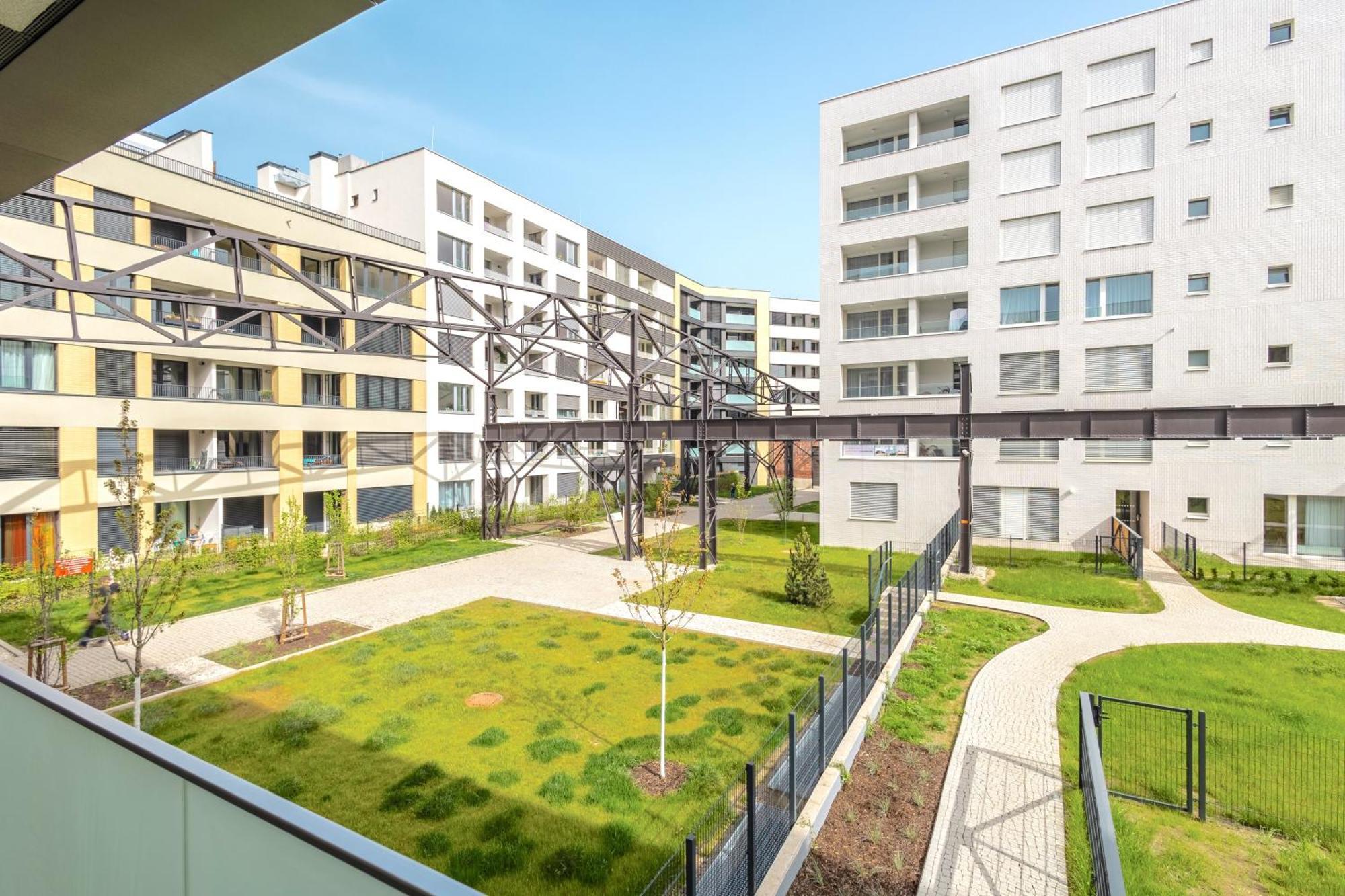 Yellow Apartment - Balcony, Free Parking, By Gravity Prag Exteriör bild