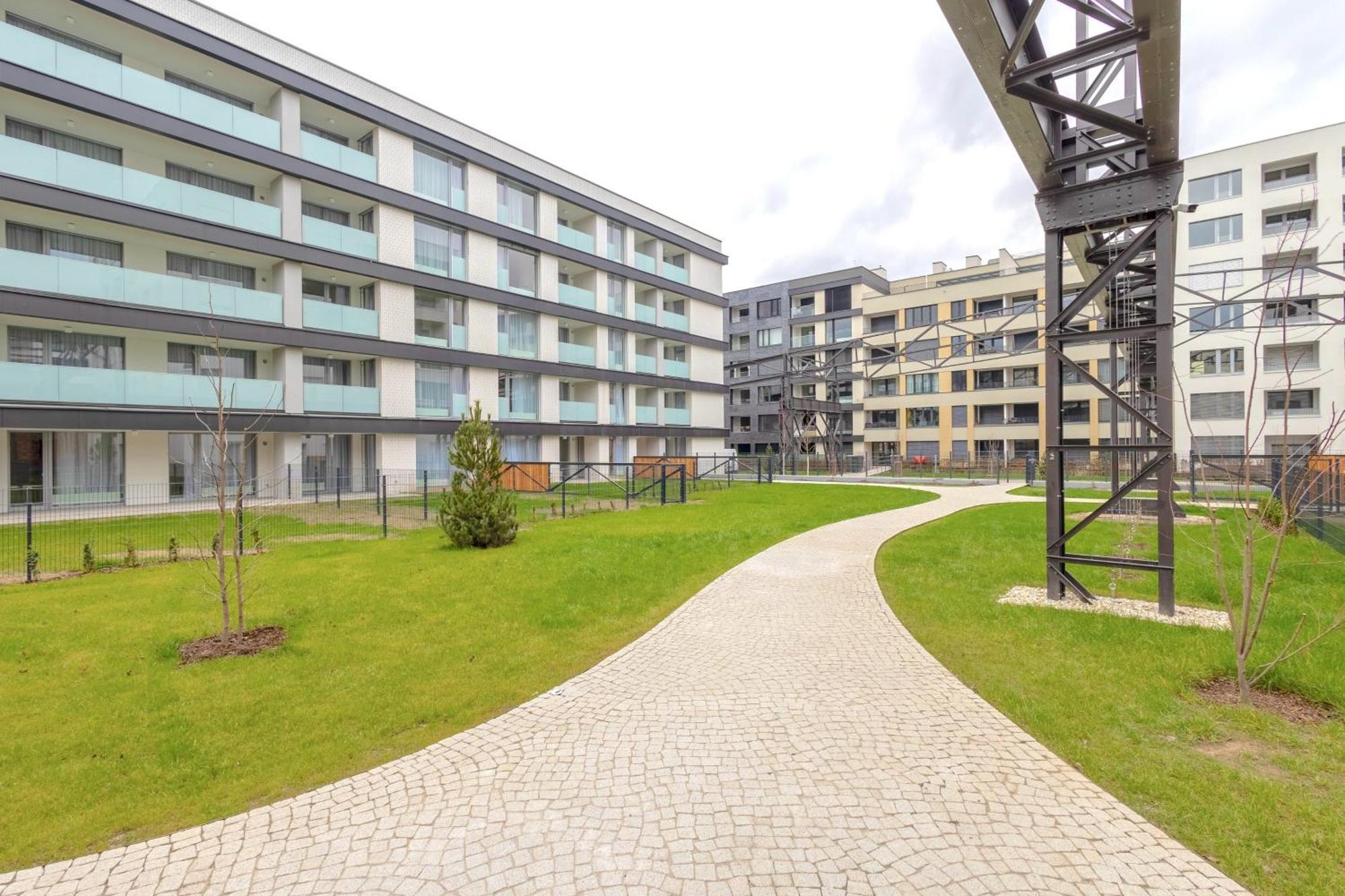 Yellow Apartment - Balcony, Free Parking, By Gravity Prag Exteriör bild