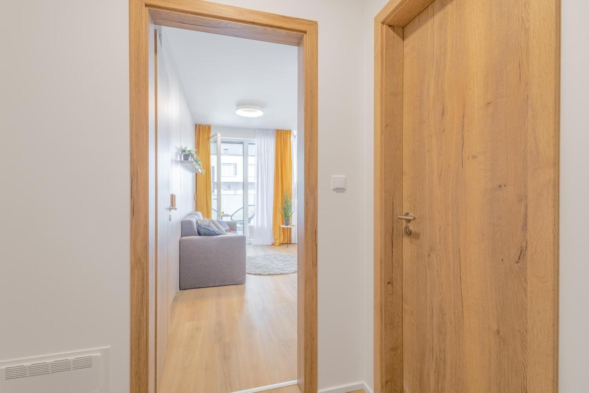 Yellow Apartment - Balcony, Free Parking, By Gravity Prag Exteriör bild